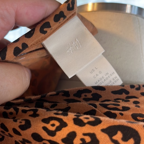H&M cotton cheetah print tee - Picture 5 of 5